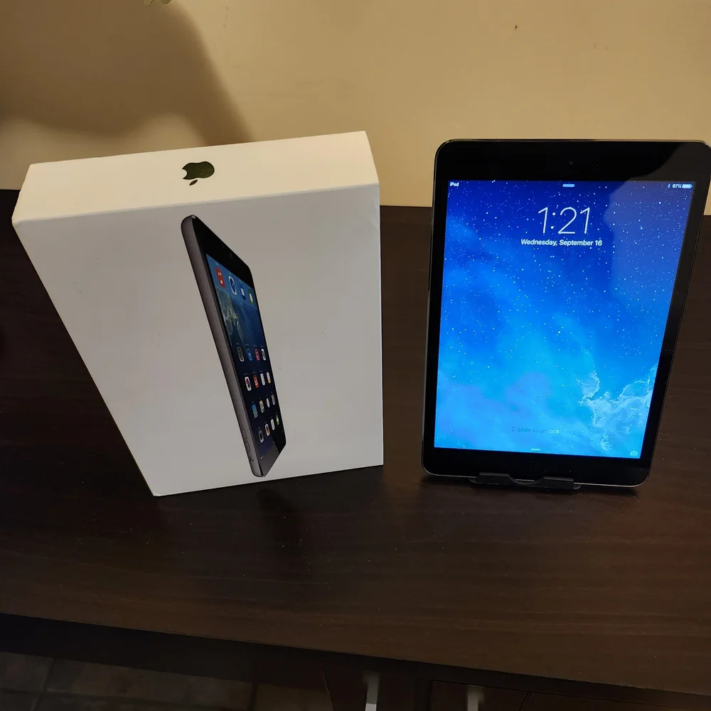 Apple iPad Mini 1st Generation 16GB, Wi-Fi With Keyboard And Accessory Kit
